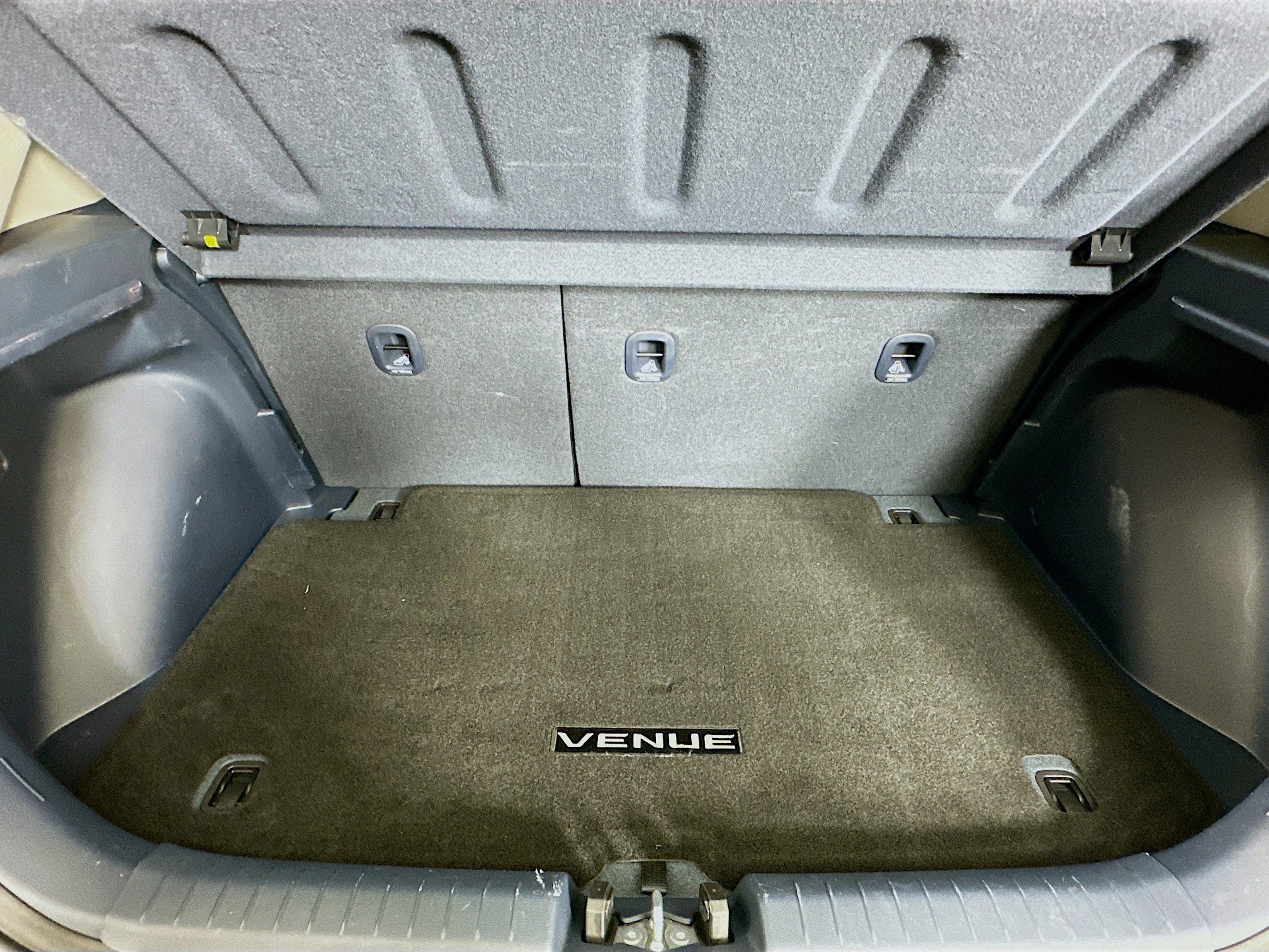 Used 2023 Hyundai Venue Limited w/ Cargo Package image 28