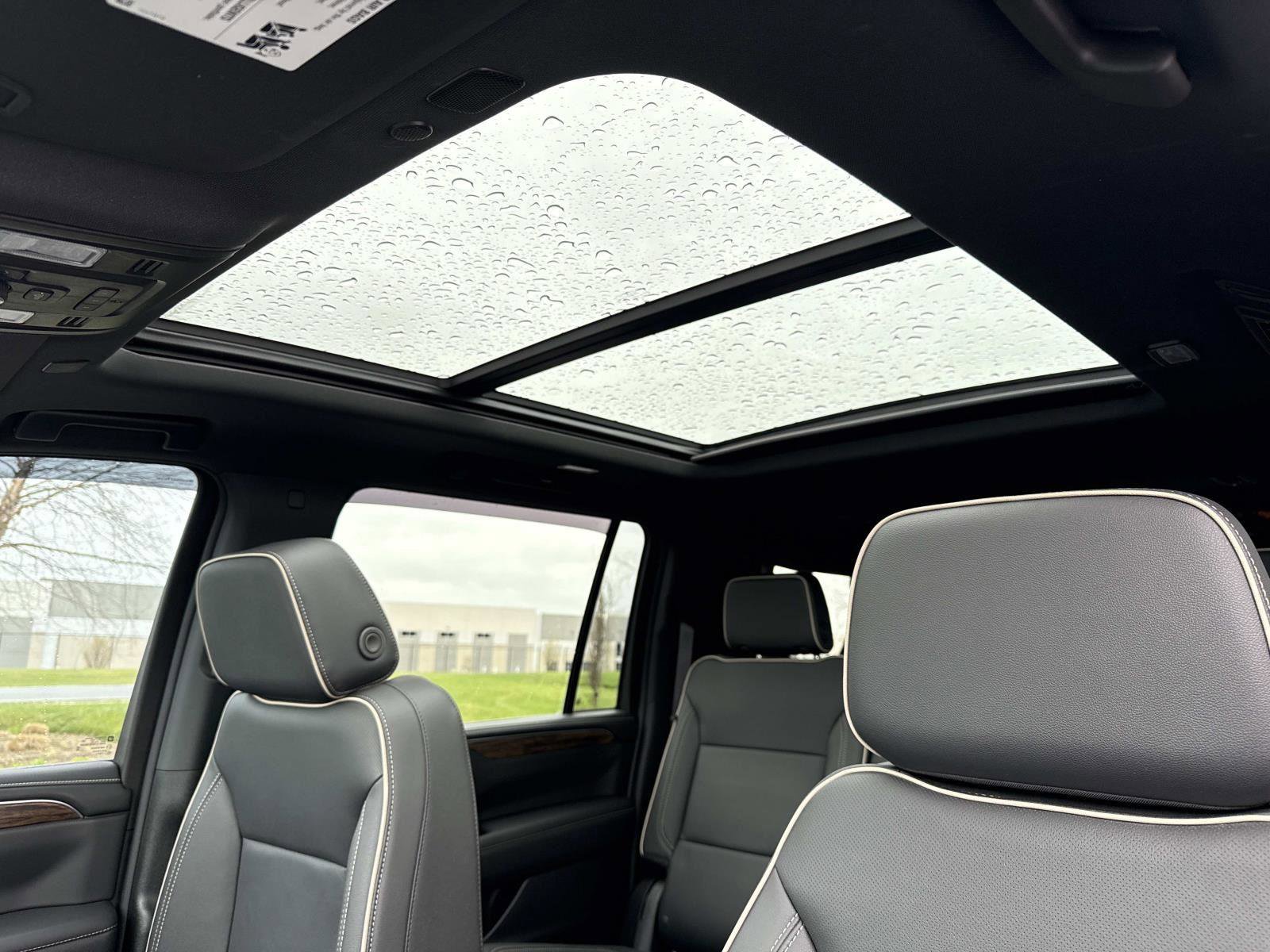 Used 2024 Chevrolet Suburban Premier image 3