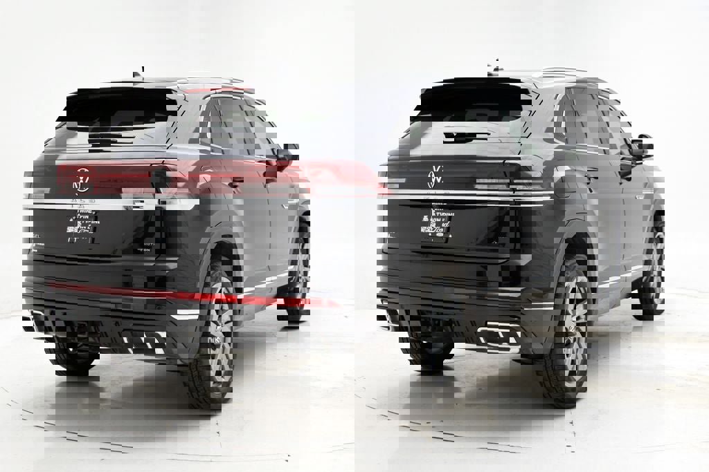 Used 2024 Volkswagen Atlas Cross Sport SEL R-Line image 8