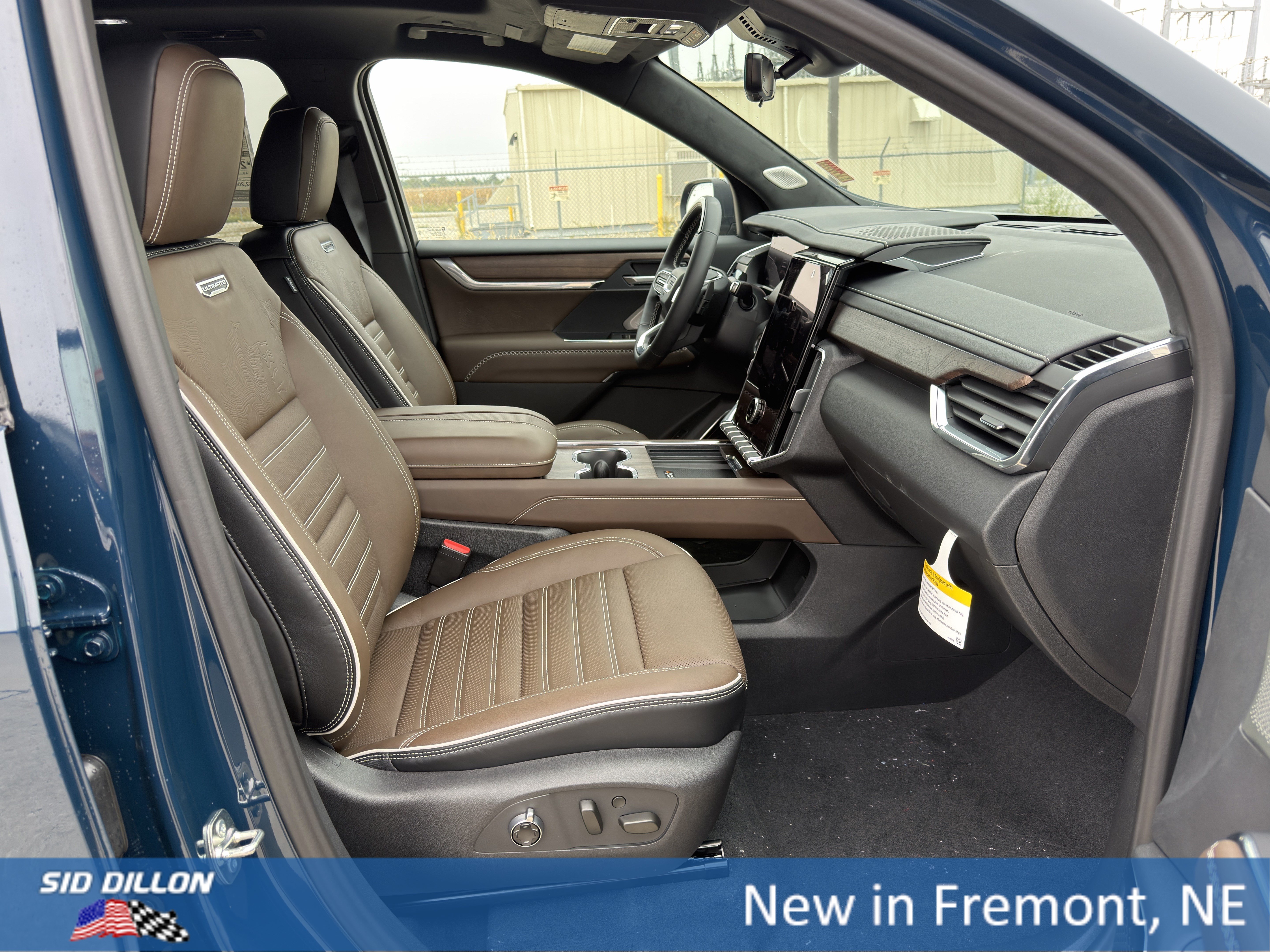 New 2027 GMC Acadia Denali Ultimate w/ LPO, Floor Liner Package AWD/4WD image 19
