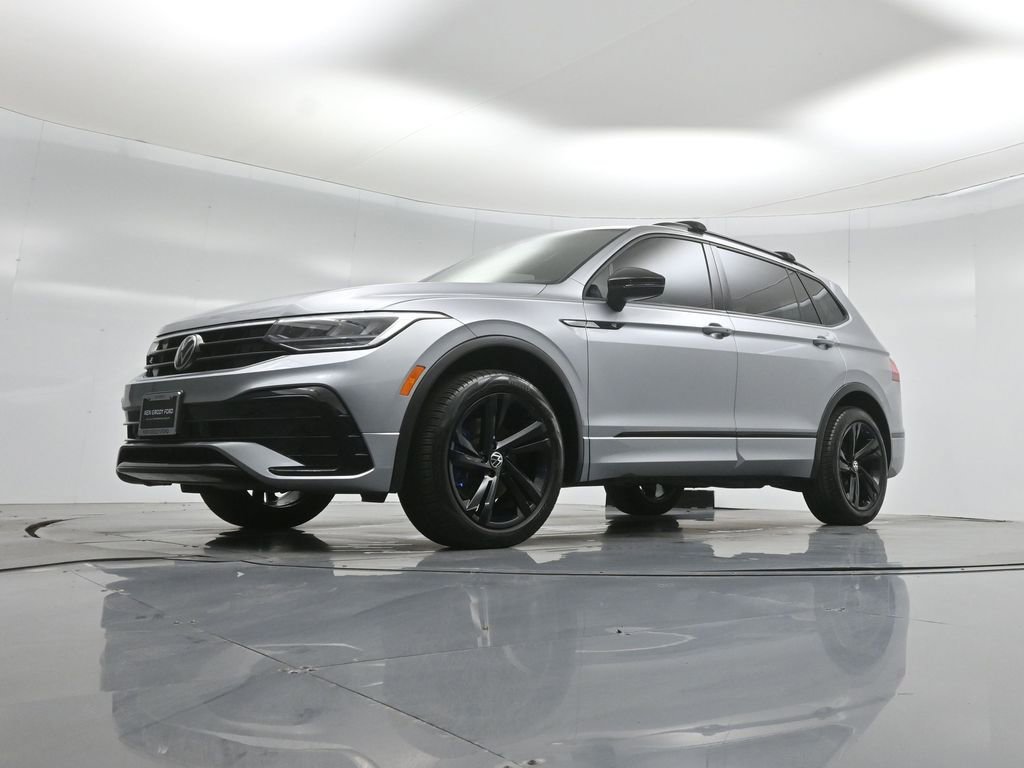 Used 2023 Volkswagen Tiguan SE R-Line image 40