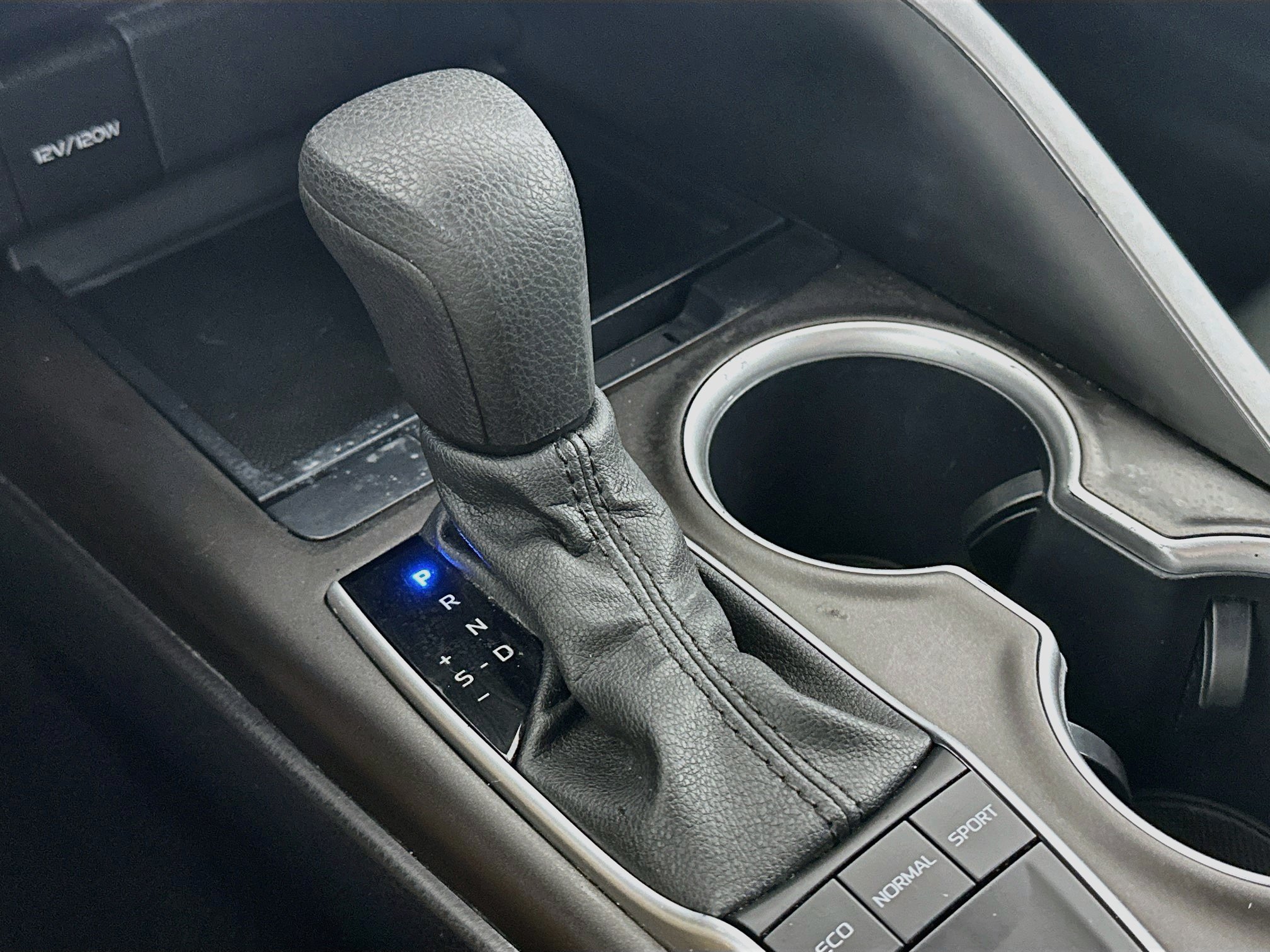 Used 2022 Toyota Camry LE w/ Carpet Mat Package (TMS) FWD image 24