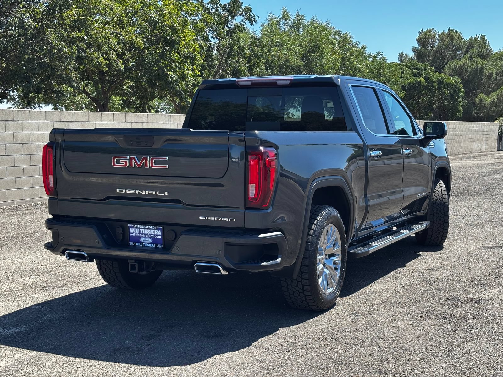 Used 2021 GMC Sierra 1500 Denali w/ Driver Alert Package II AWD/4WD image 3