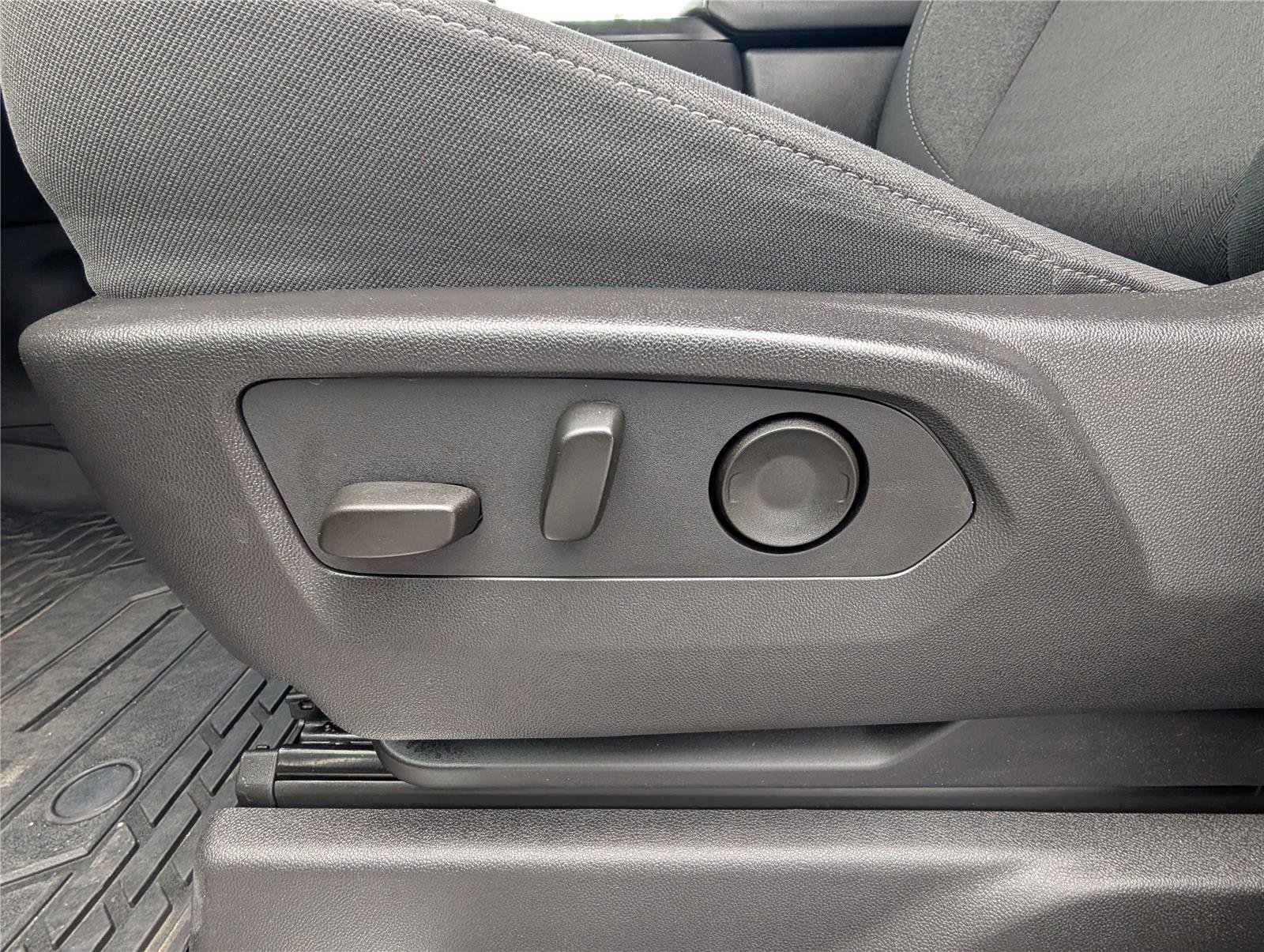 Used 2024 Chevrolet Silverado 1500 LT image 19