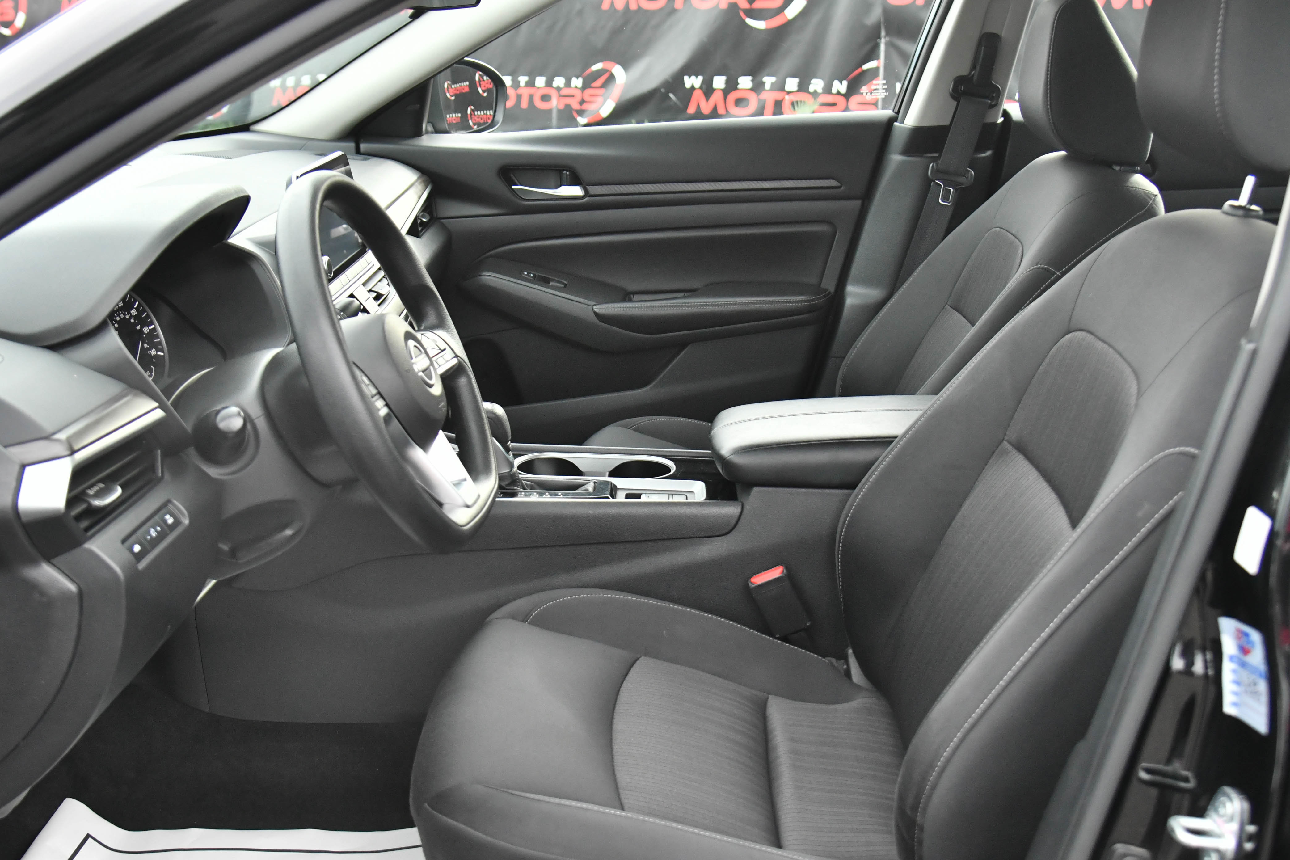 Used 2024 Nissan Altima 2.5 SV image 17