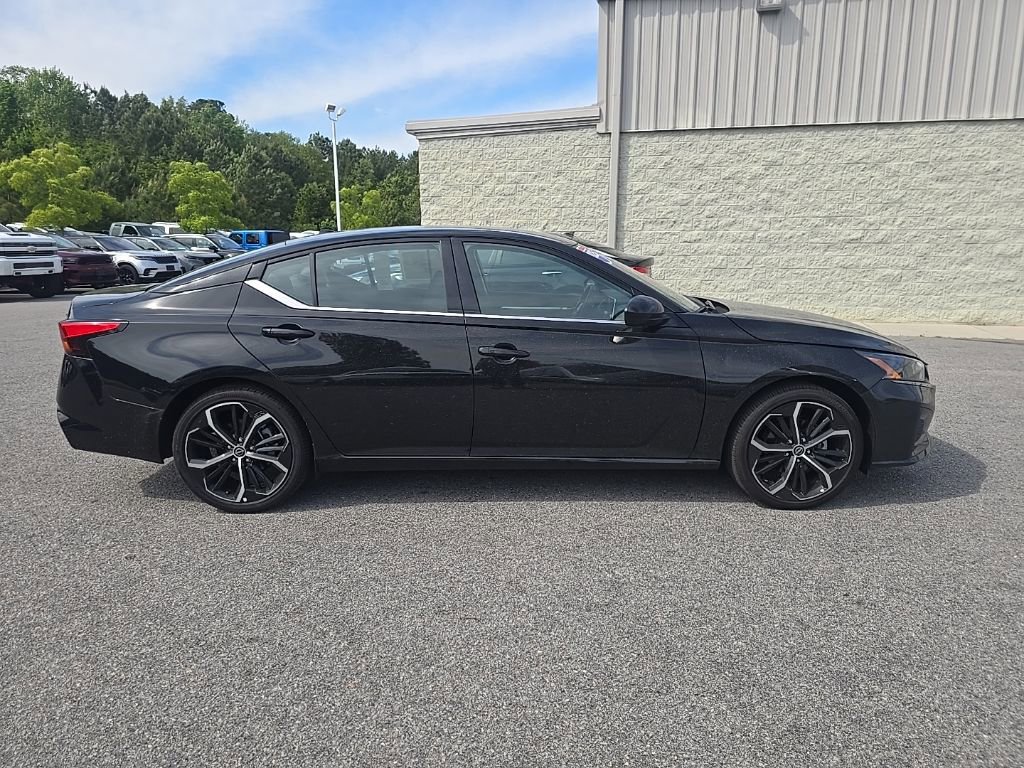 Used 2025 Nissan Altima 2.5 SR FWD image 6