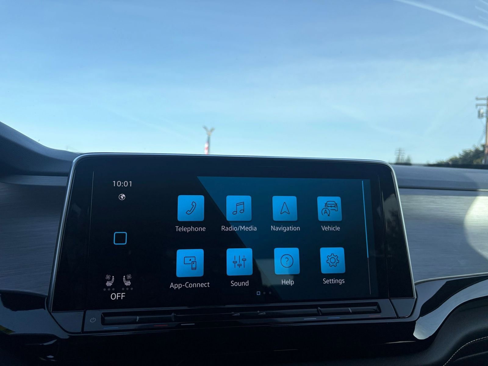 Used 2025 Volkswagen Atlas Cross Sport SE image 20