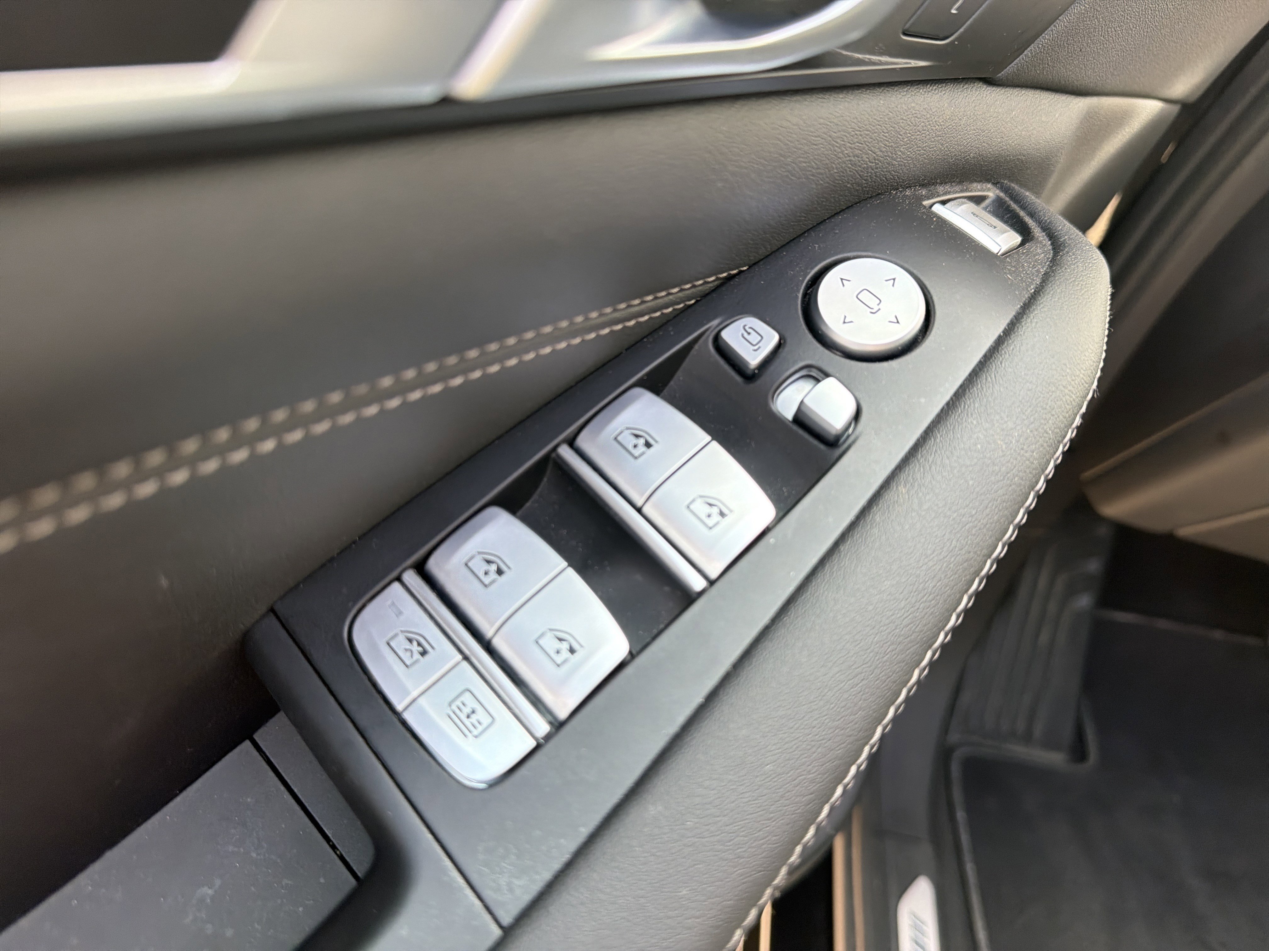 Used 2025 BMW X7 xDrive40i w/ Executive Package image 8