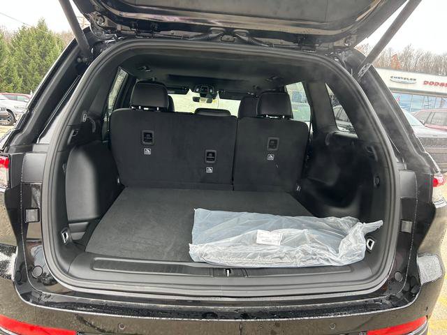 New 2025 Jeep Grand Cherokee Altitude image 19