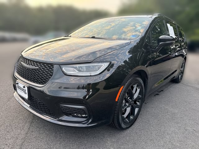 Used 2025 Chrysler Pacifica Limited
