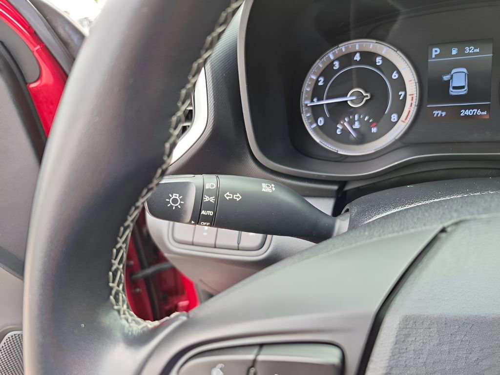 Used 2022 Hyundai Venue SEL image 34