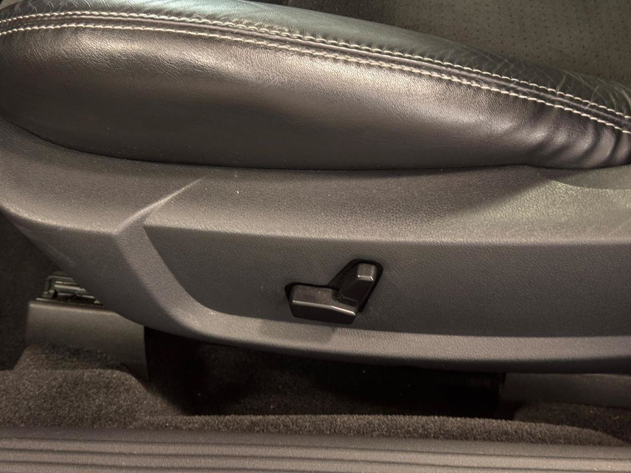 Used 2008 Dodge Challenger SRT8 RWD image 12