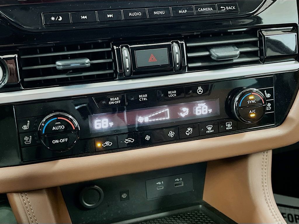 Used 2024 Nissan Pathfinder Platinum w/ Black Appearance Package image 16