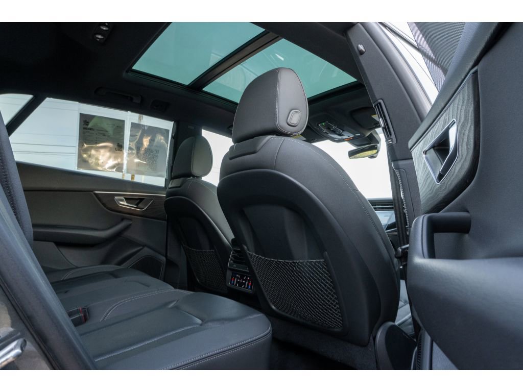 Used 2021 Audi Q8 Prestige image 16