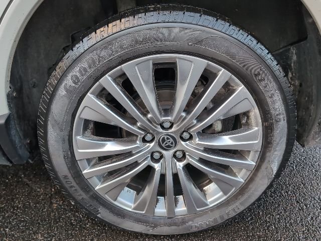 Used 2021 Toyota Venza Limited w/ Advanced Technology Package image 11