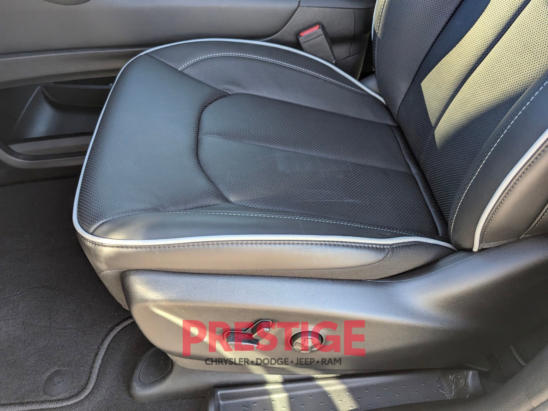 New 2026 Chrysler Pacifica Limited AWD/4WD image 26