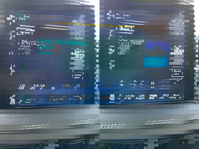 Used 2024 Chevrolet Tahoe Z71 w/ Luxury Package AWD/4WD image 33