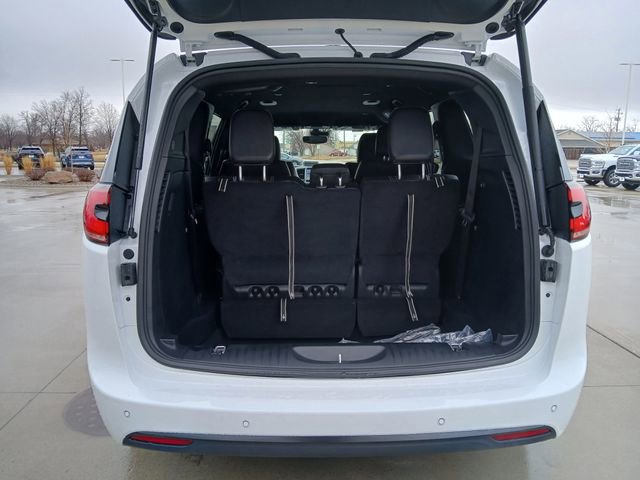 Used 2026 Chrysler Pacifica Select FWD image 18