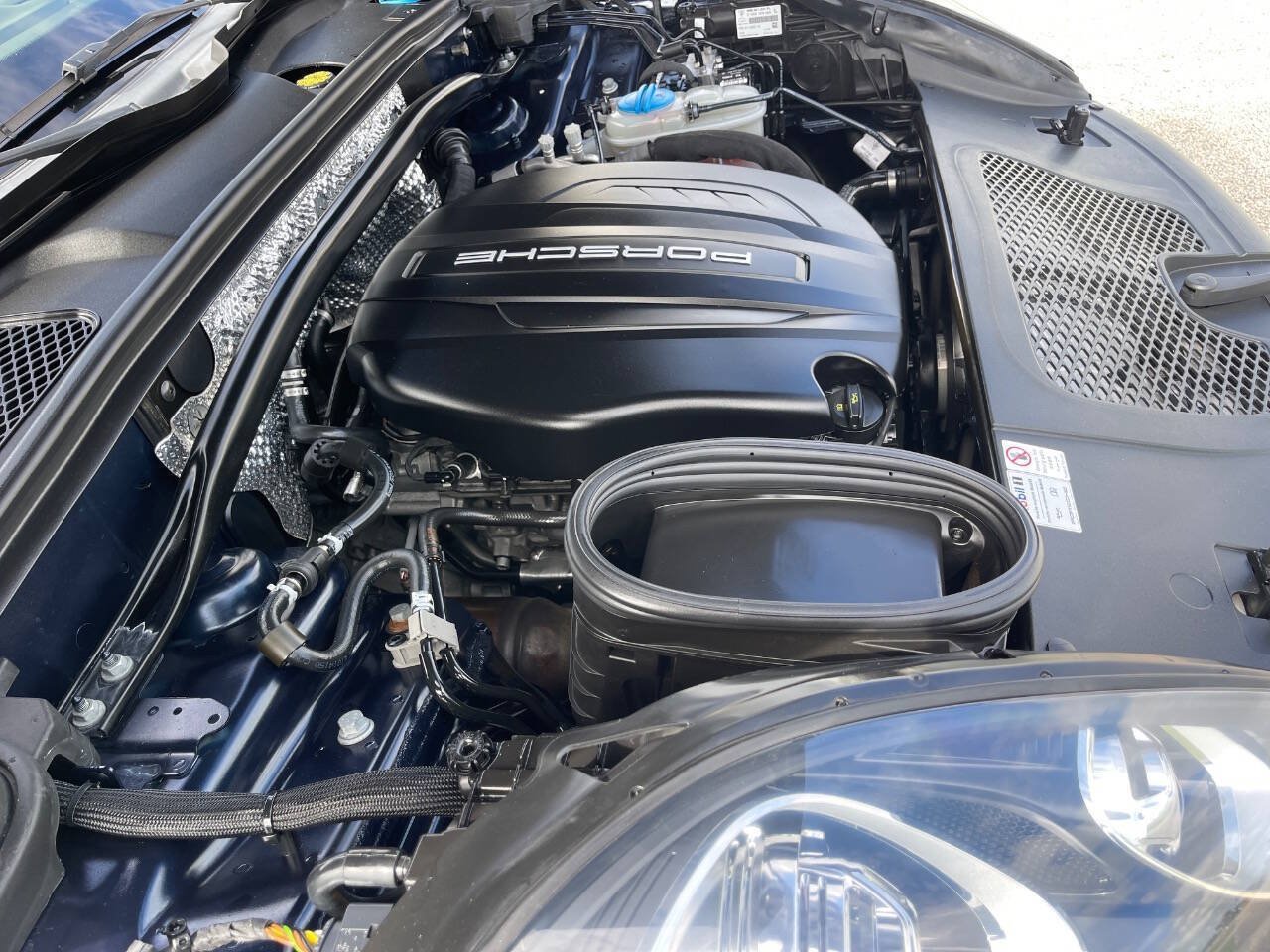 Used 2018 Porsche Macan AWD/4WD image 39