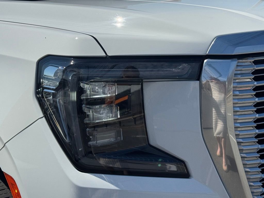 Used 2021 GMC Yukon XL Denali w/ Denali Ultimate Package RWD image 14