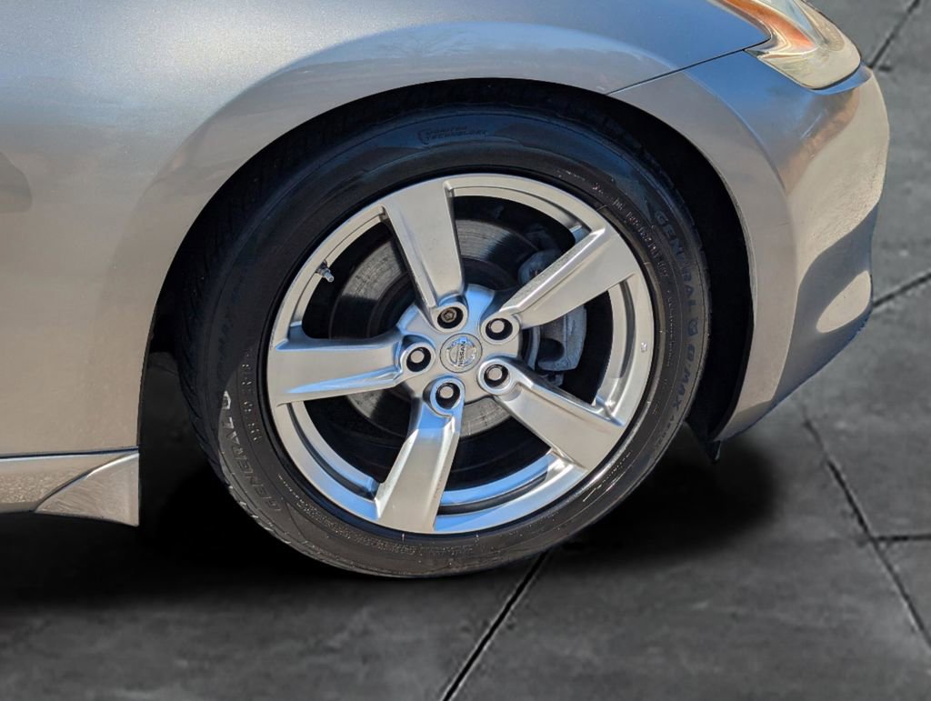 Used 2009 Nissan 370Z Touring image 11