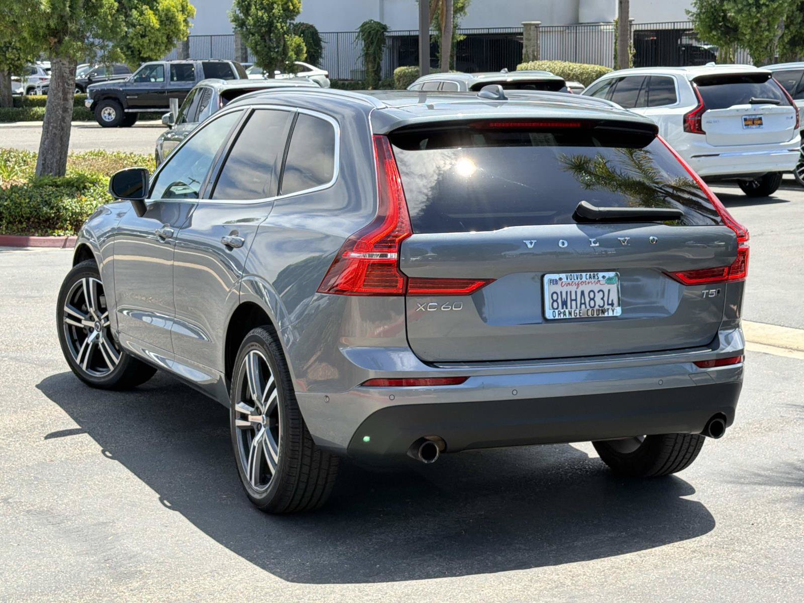 Used 2018 Volvo XC60 T5 Momentum w/ Convenience Package AWD/4WD image 7