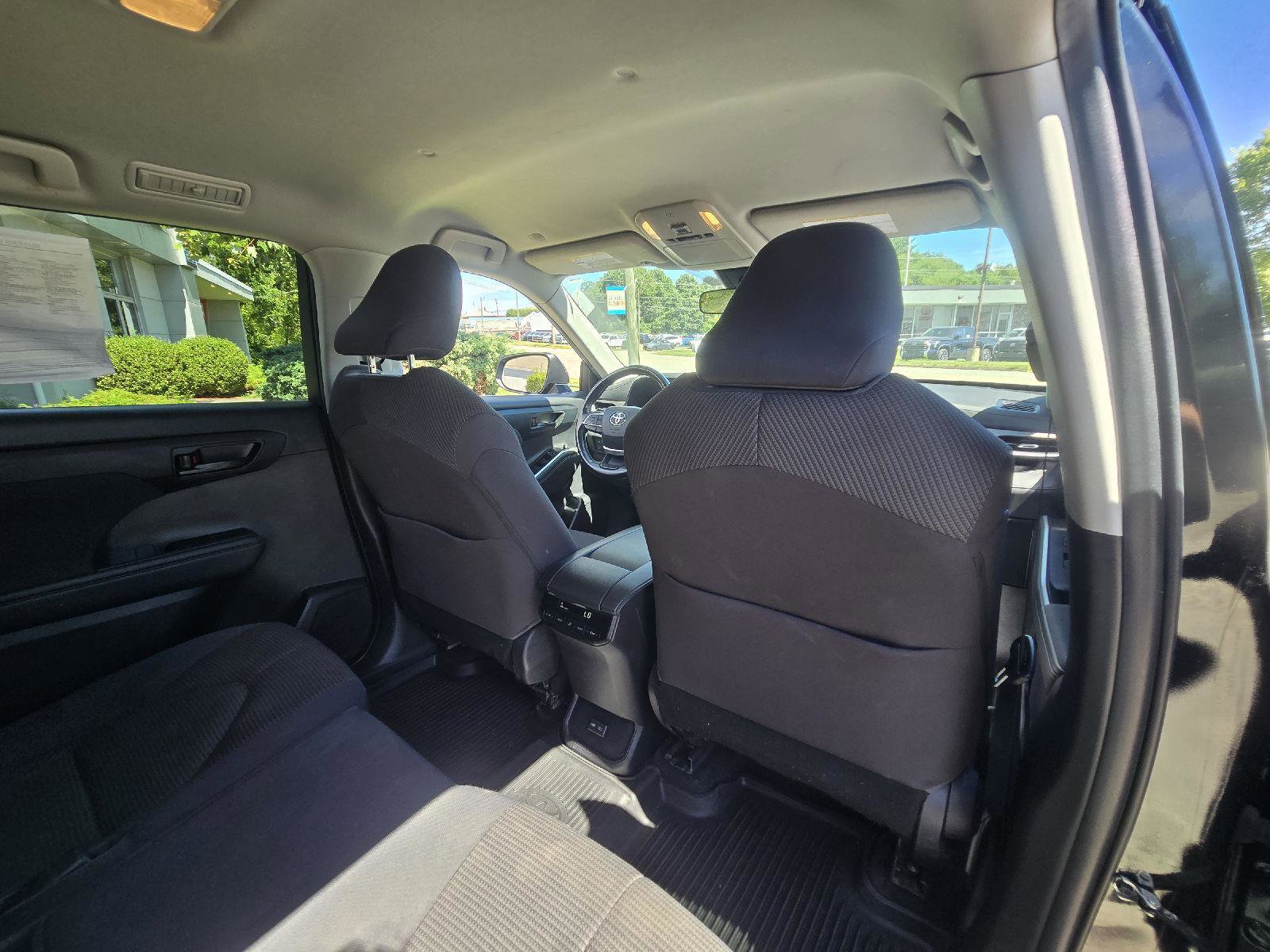 Used 2022 Toyota Highlander LE image 18