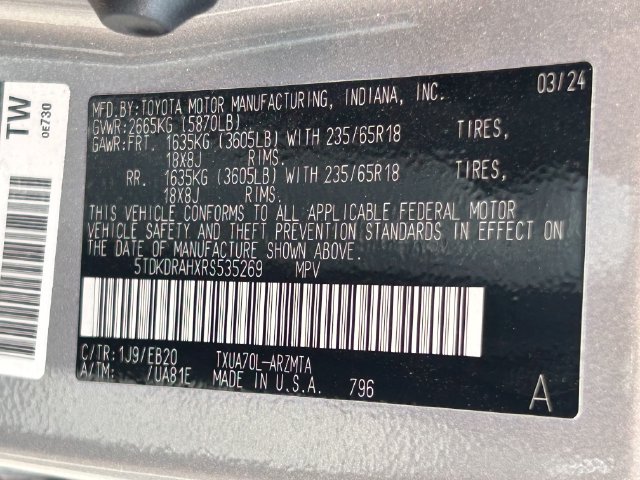 Used 2024 Toyota Highlander XLE FWD image 42