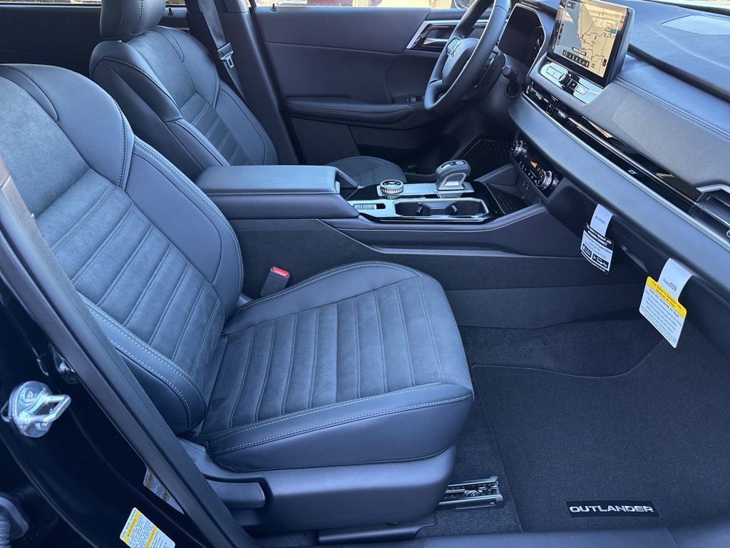 New 2025 Mitsubishi Outlander SE image 25
