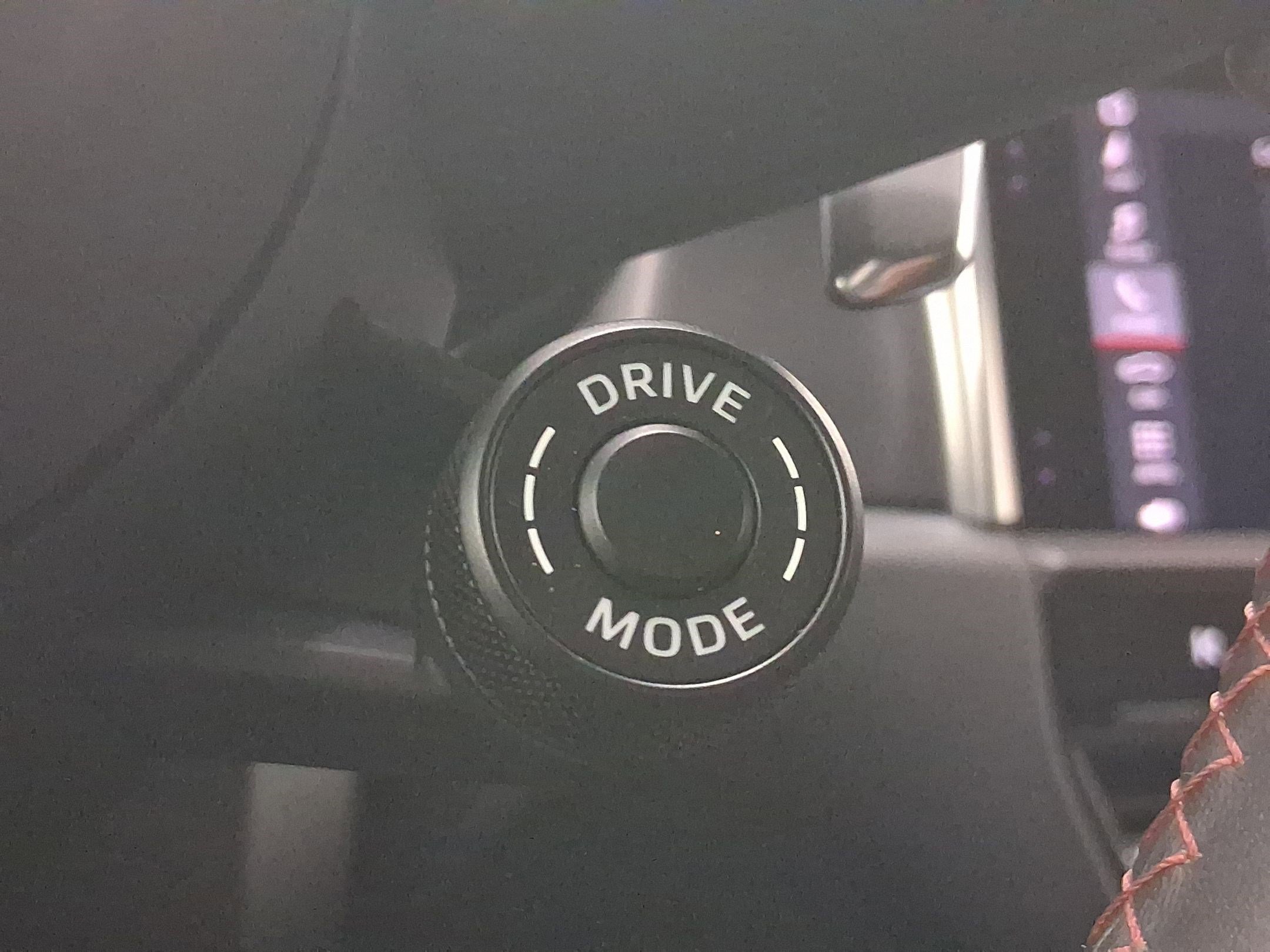 Certified 2025 Porsche Macan GTS image 17