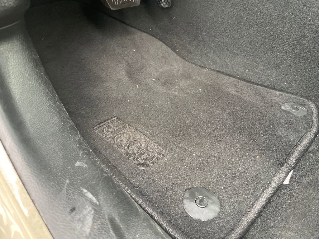 Used 2022 Jeep Wrangler Unlimited Sport image 33