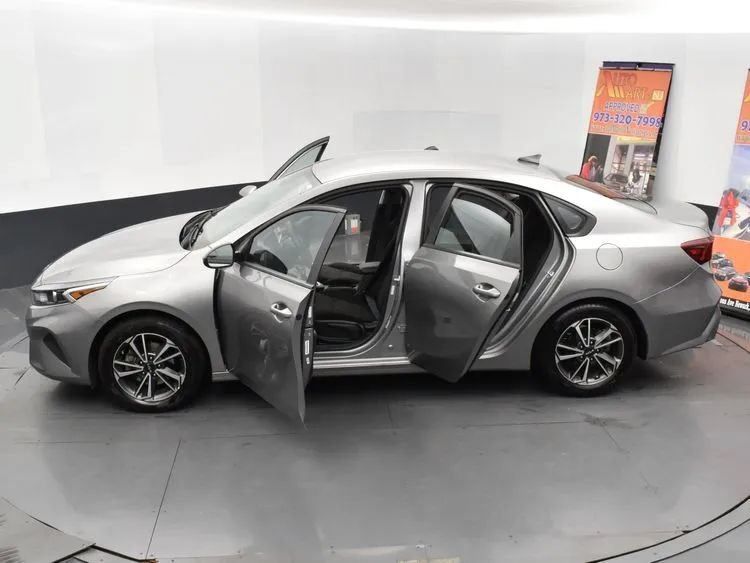 Used 2023 Kia Forte LXS FWD image 7