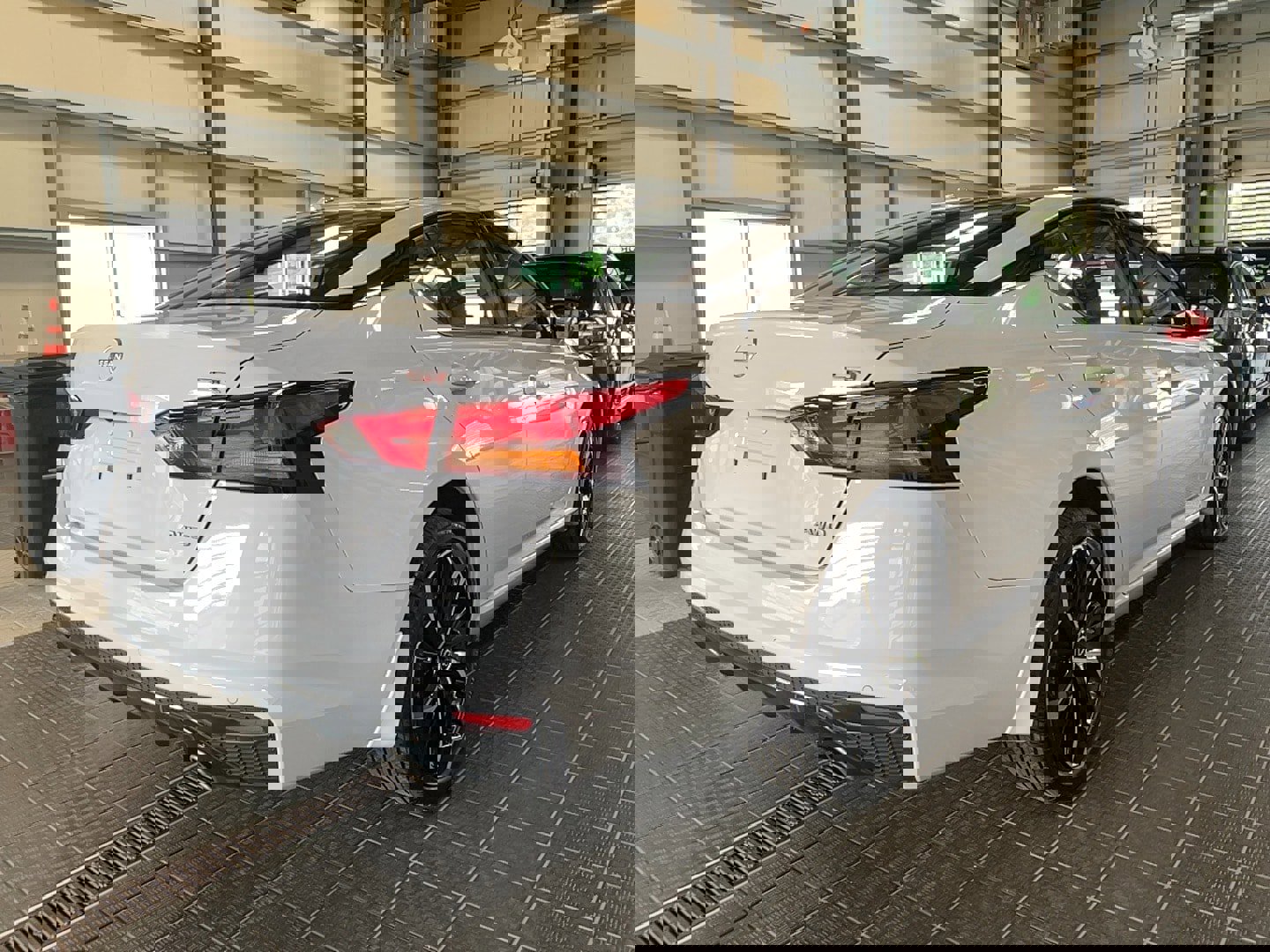 Used 2025 Nissan Altima 2.5 SR w/ SR Premium Package image 18