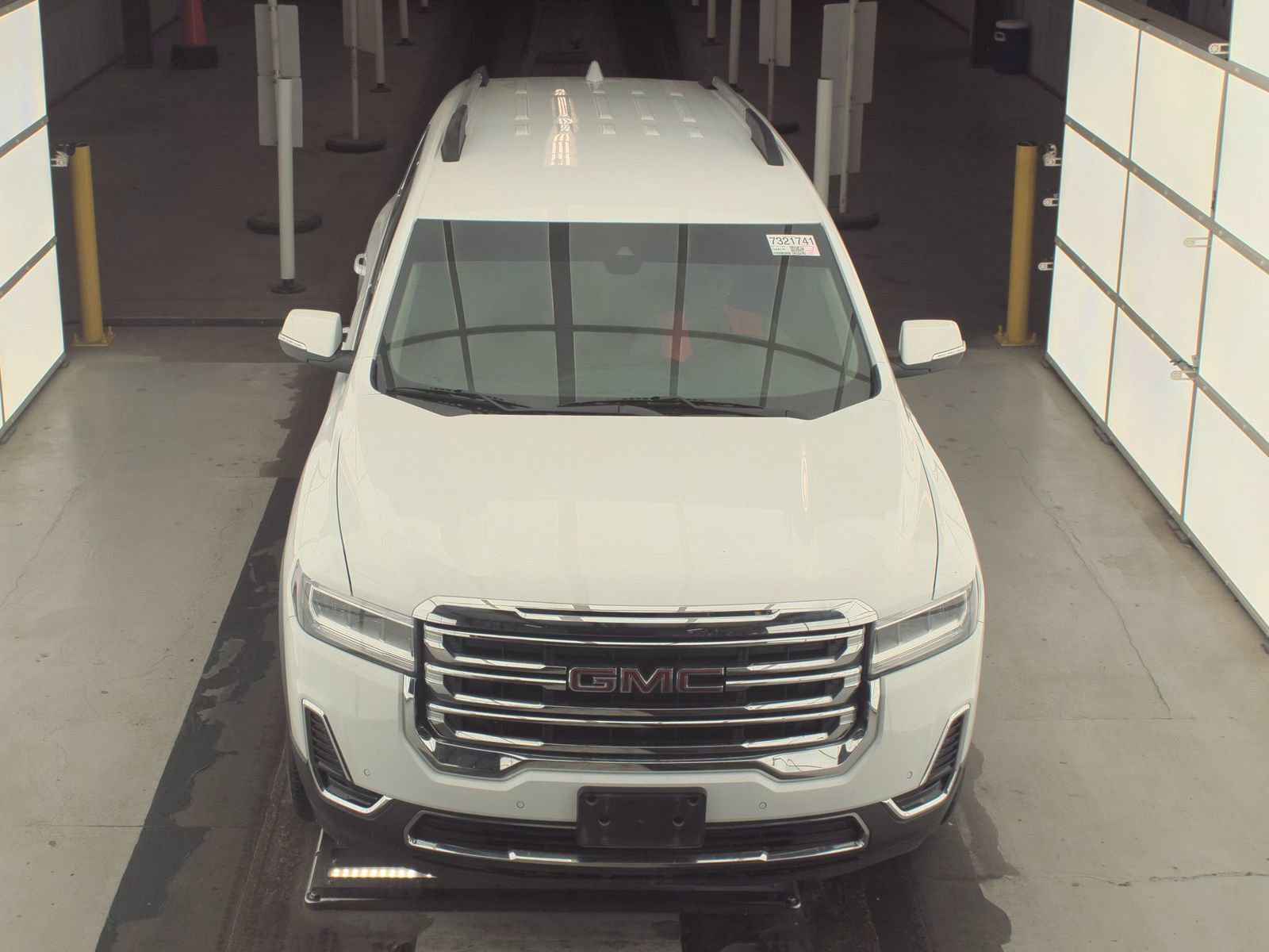 Used 2023 GMC Acadia SLE w/ Driver Convenience Package image 2