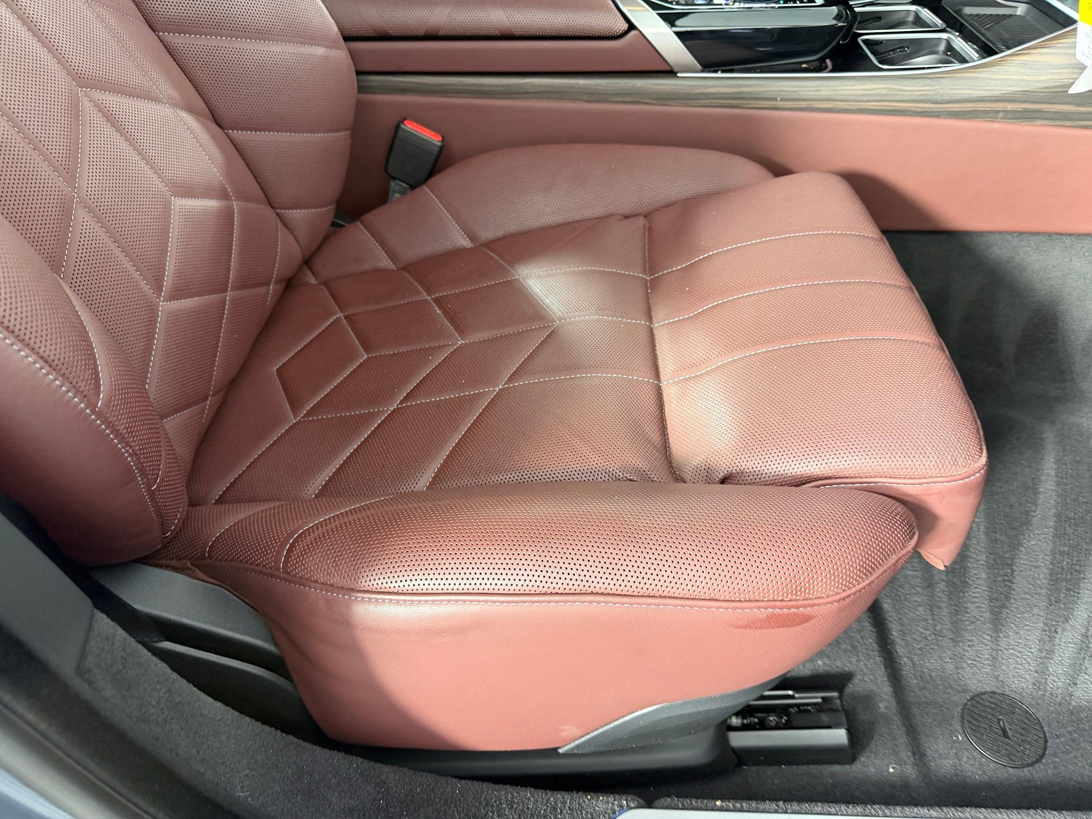 Used 2023 BMW i7 xDrive60 AWD/4WD image 34