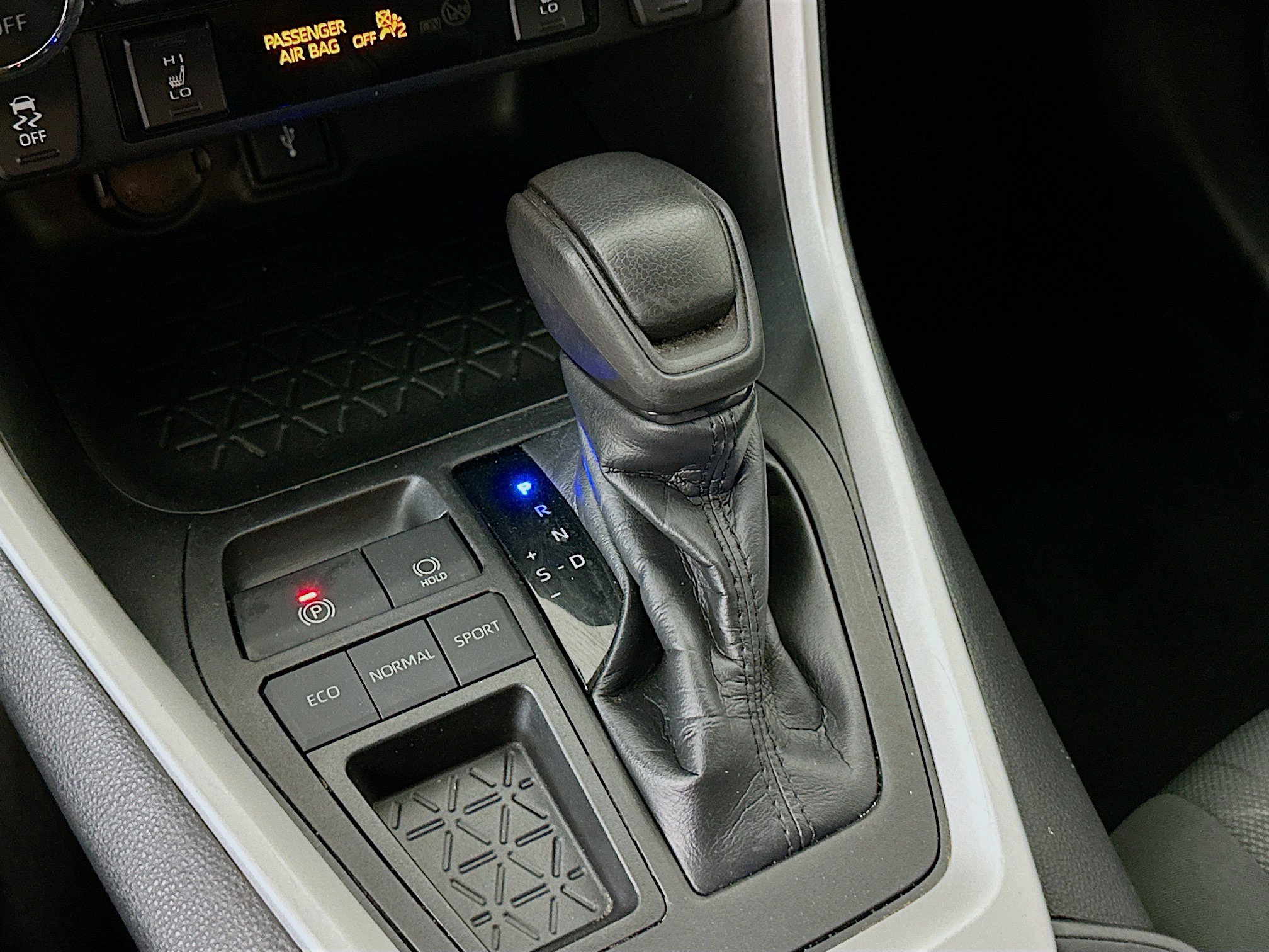Used 2021 Toyota RAV4 XLE w/ XLE Grade Weather Package FWD image 24