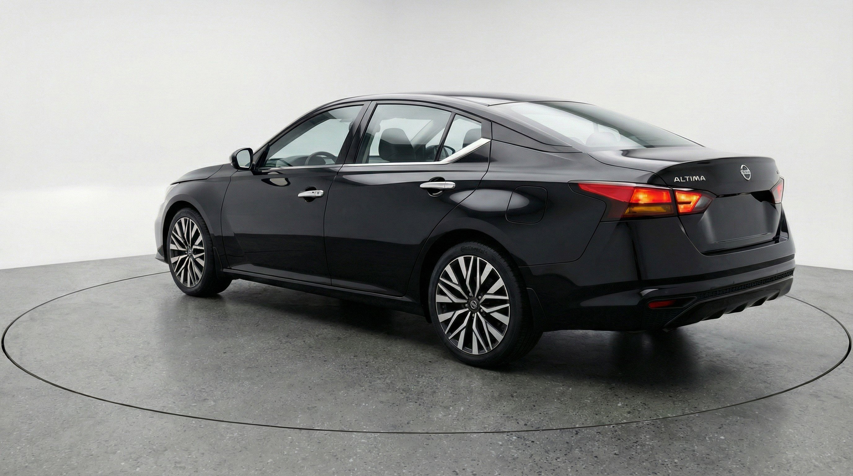 Used 2025 Nissan Altima 2.5 SV image 6