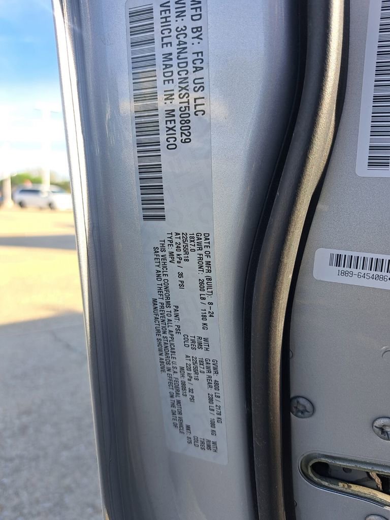 Used 2025 Jeep Compass Limited image 26