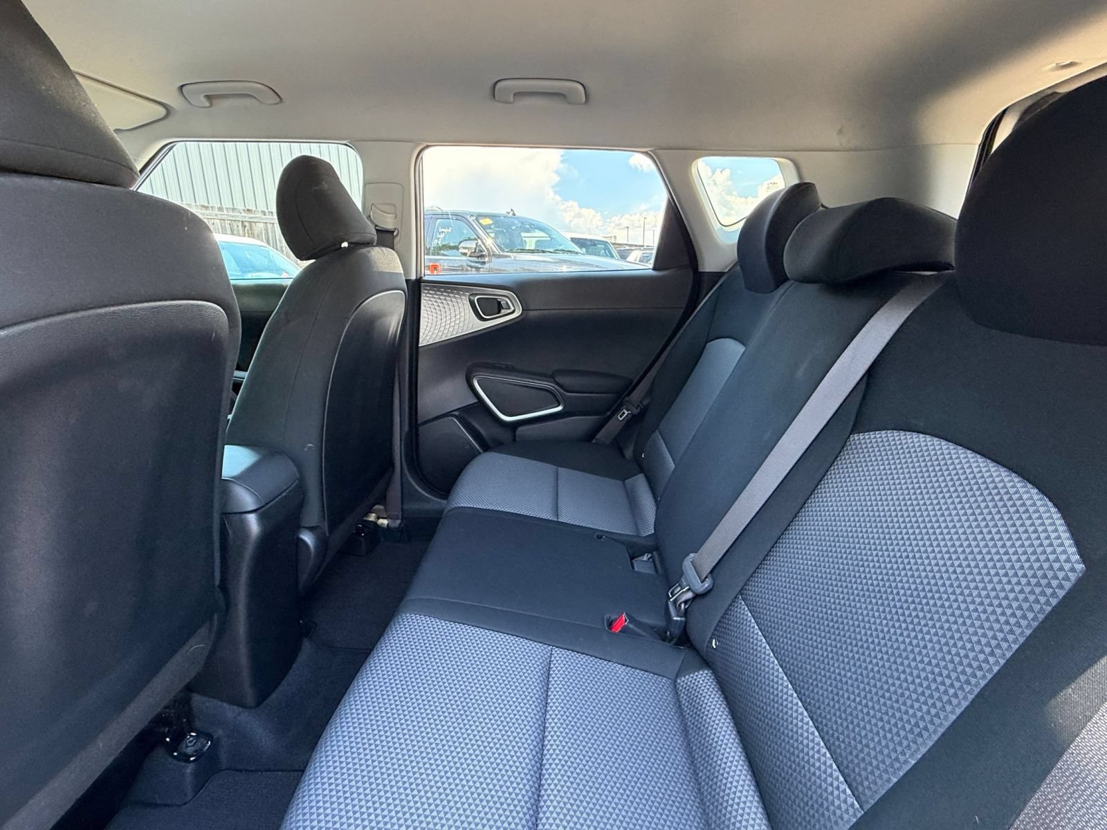 Used 2025 Kia Soul LX w/ LX Technology Package FWD image 22