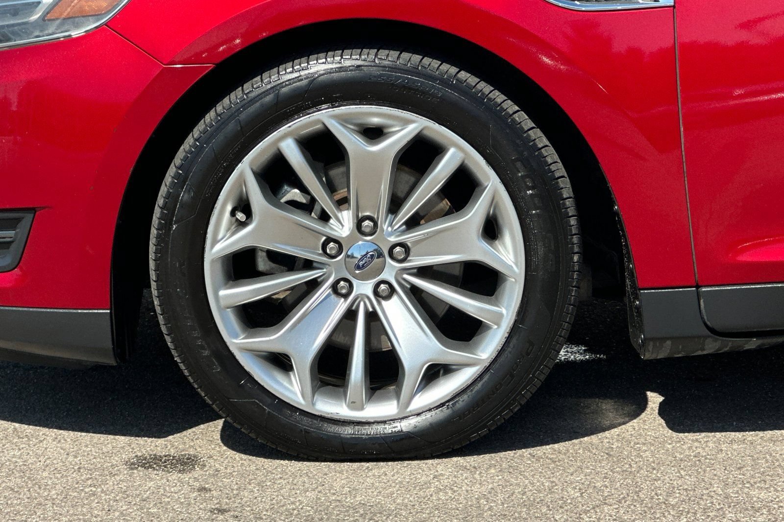 Used 2014 Ford Taurus Limited FWD image 31