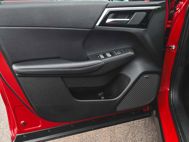 New 2025 Mitsubishi Outlander SE image 8