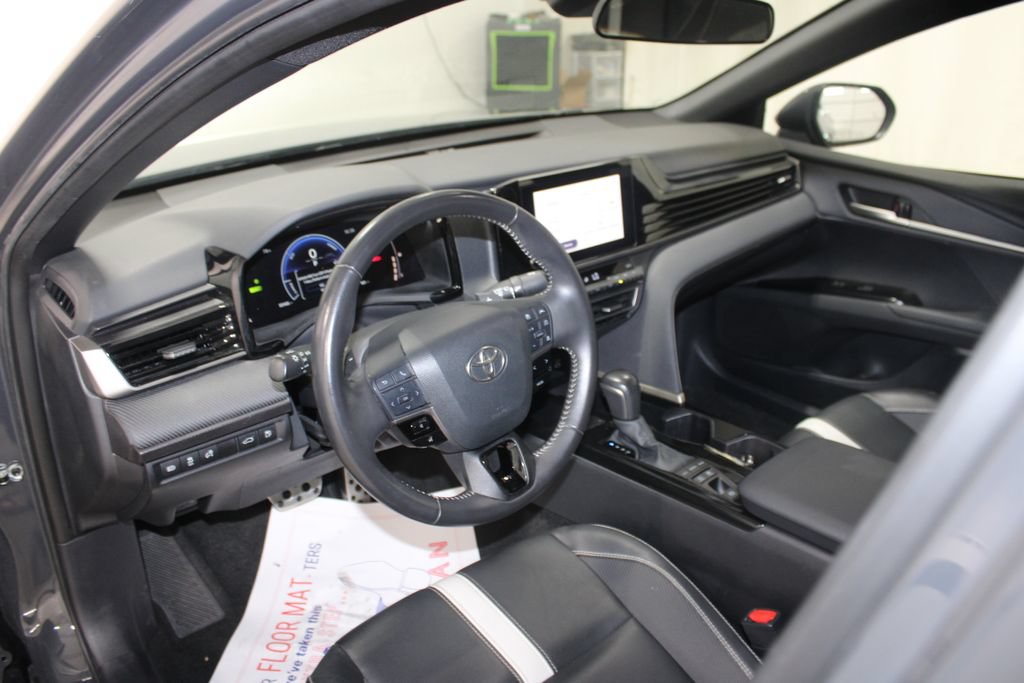Used 2025 Toyota Camry SE FWD image 14