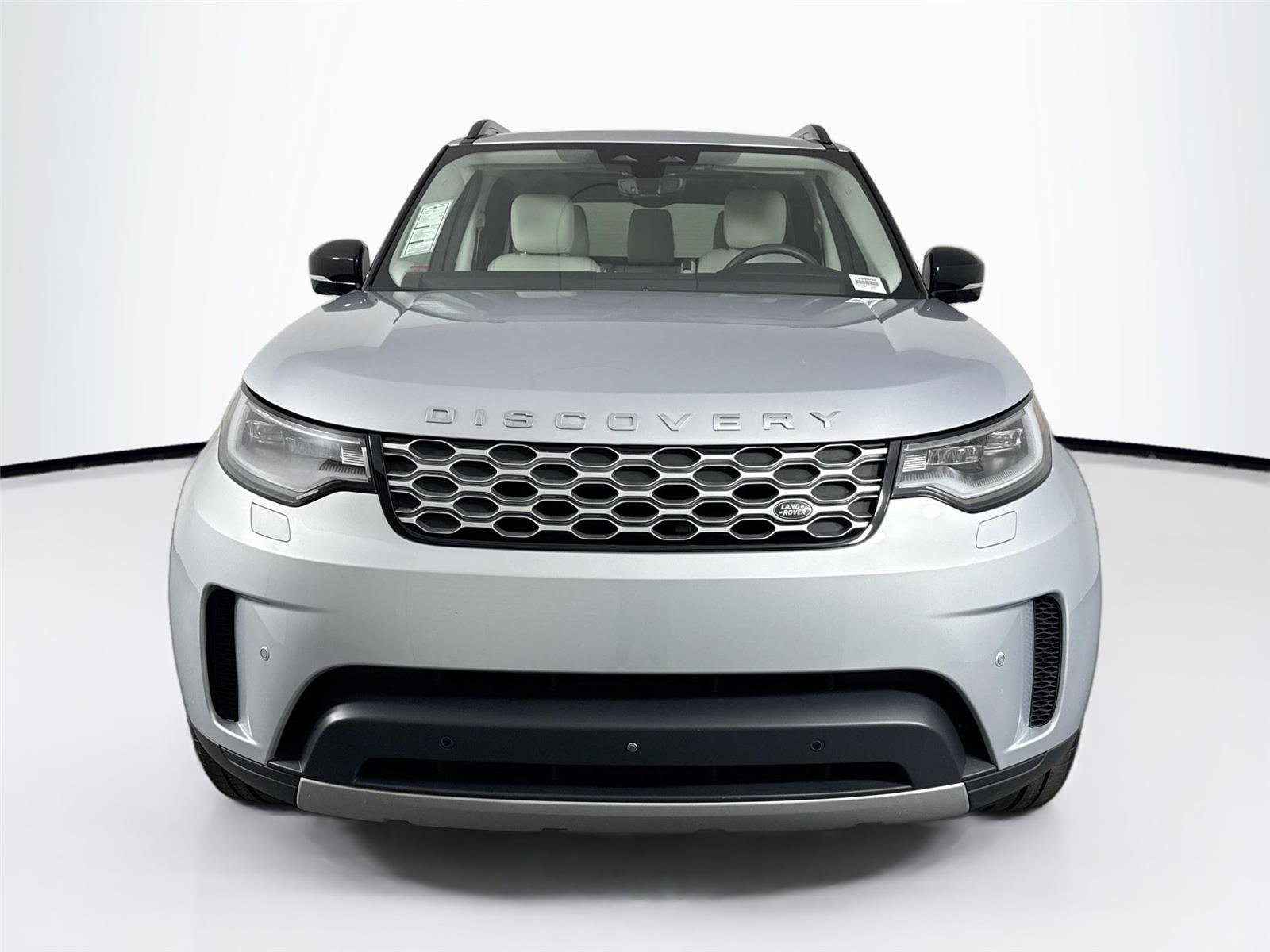 Used 2024 Land Rover Discovery S image 9