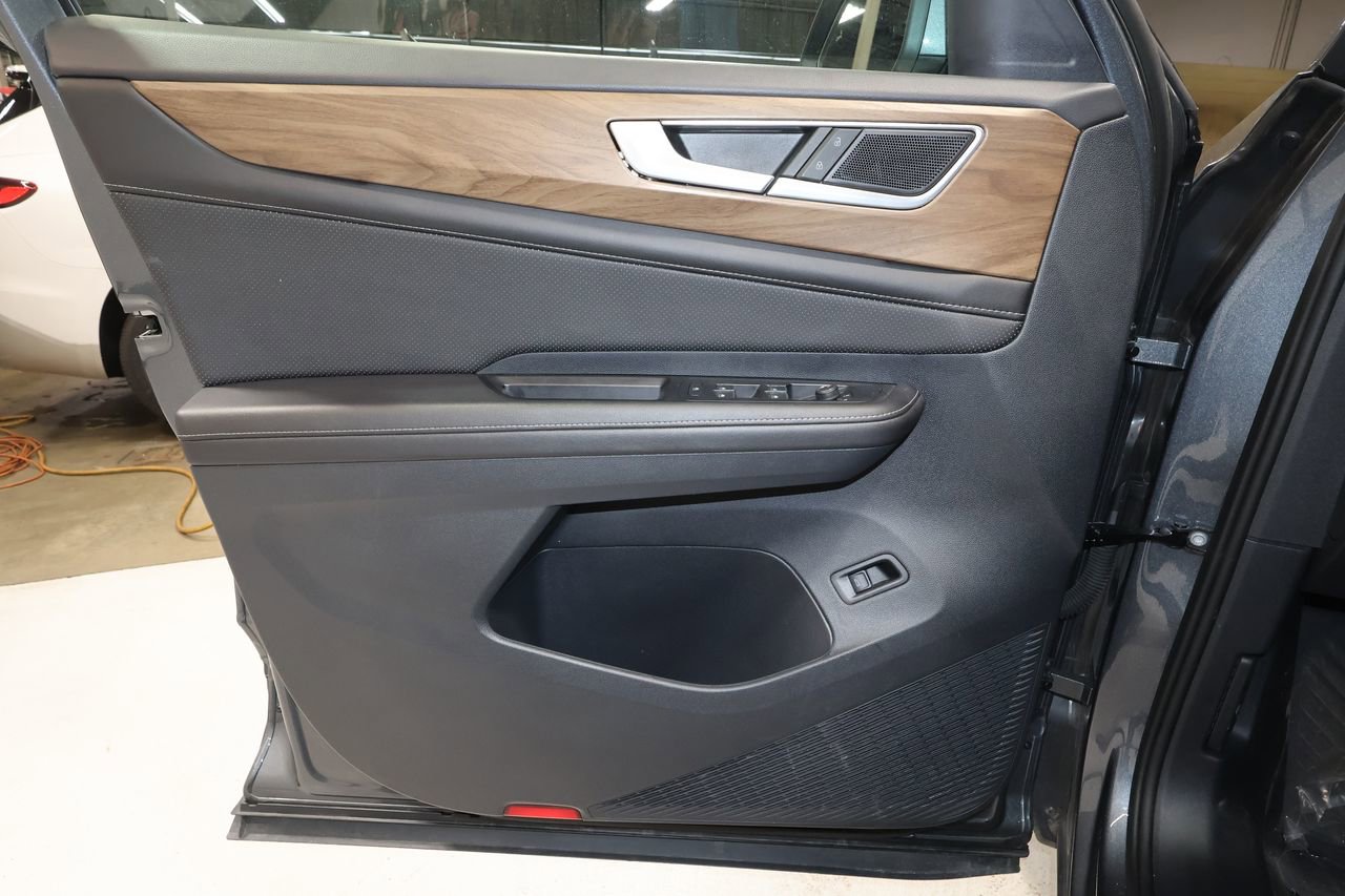 Used 2025 Volkswagen Atlas SE image 20