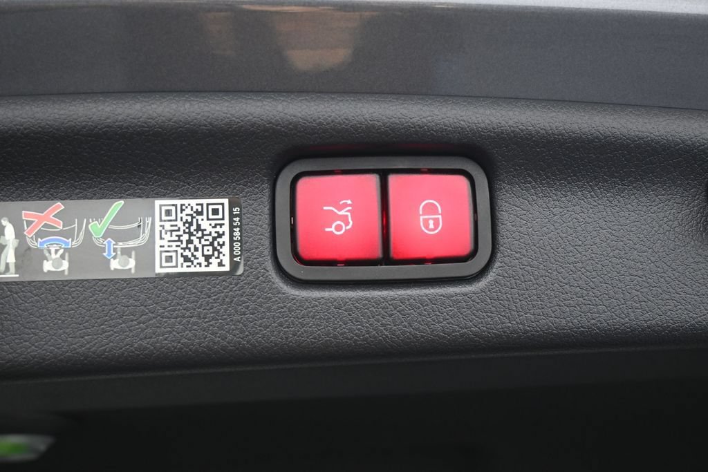 Used 2024 Mercedes-Benz C 300 Sedan image 39