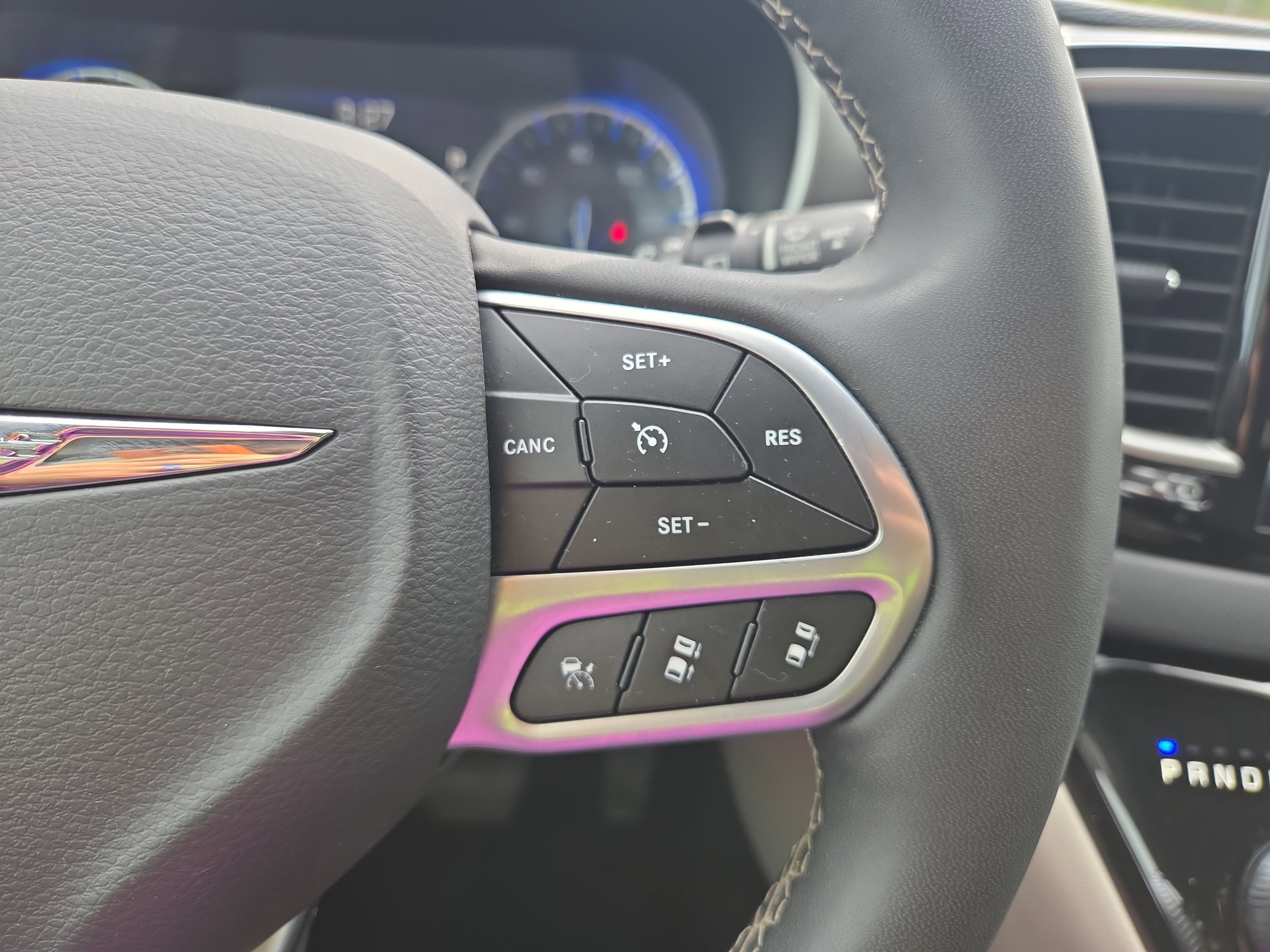 Used 2023 Chrysler Pacifica Touring-L FWD image 14