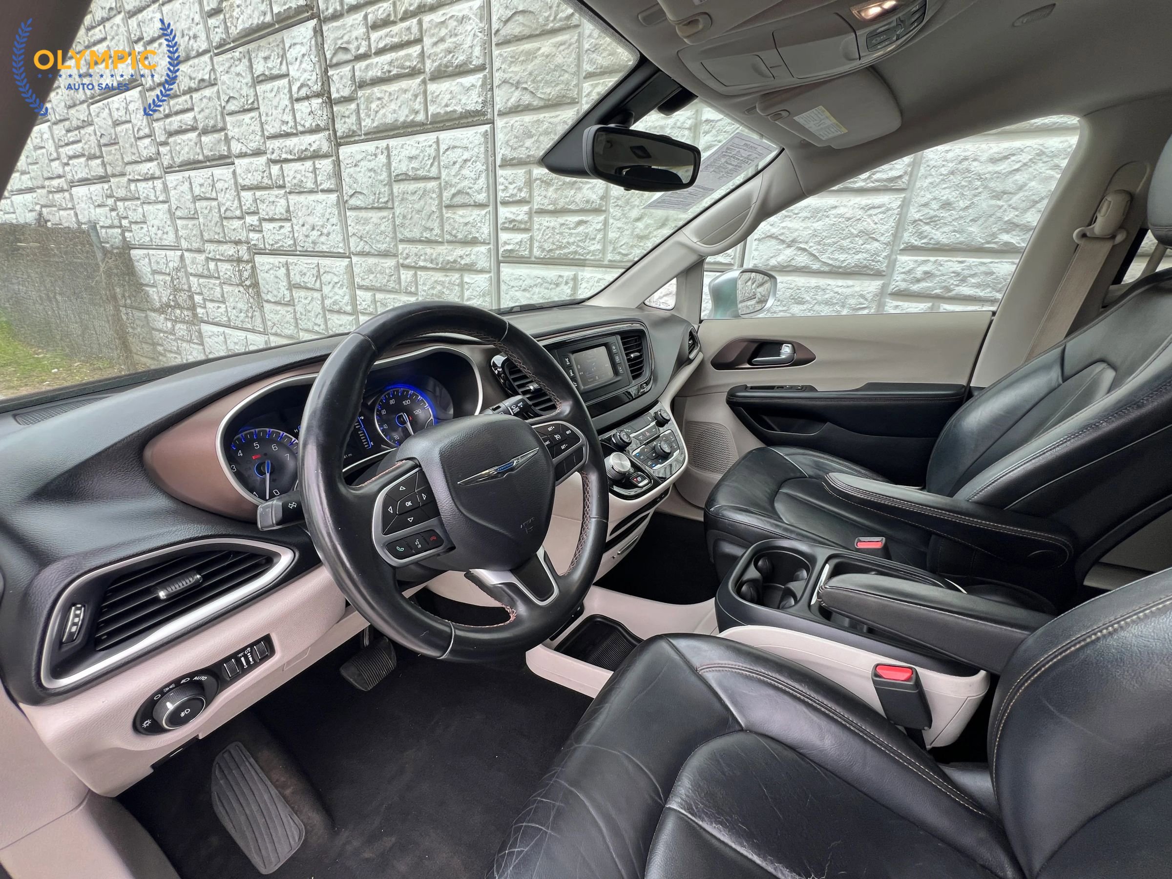 Used 2017 Chrysler Pacifica Touring-L image 19