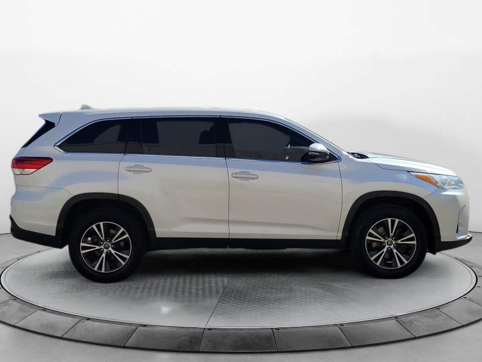 Used 2019 Toyota Highlander Plus FWD image 8