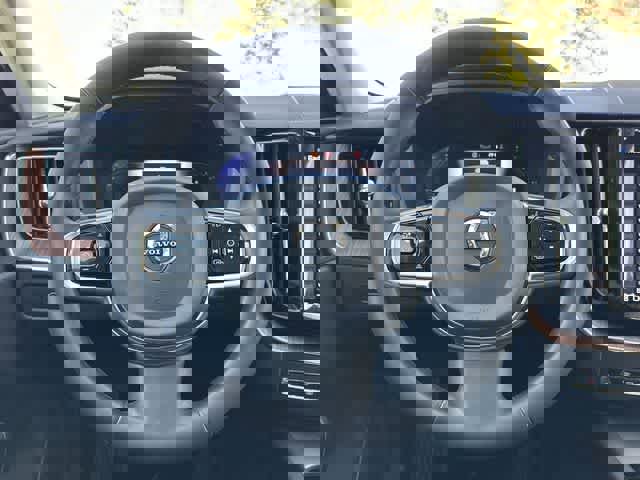 Used 2023 Volvo XC60 B5 Plus w/ Climate Package image 7