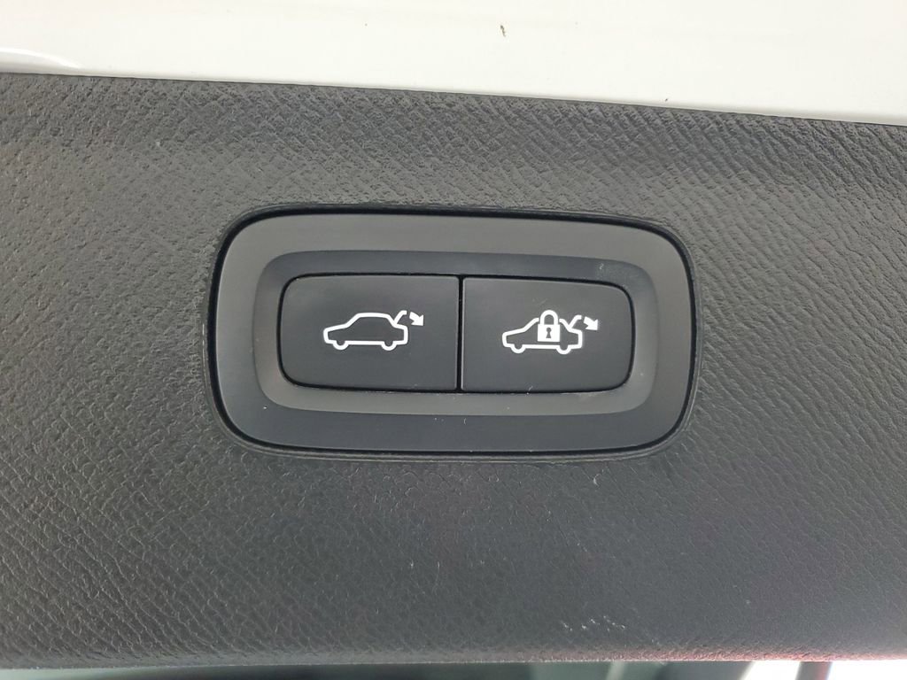 Certified 2024 Volvo XC90 B5 Plus w/ Protection Package Premier image 12